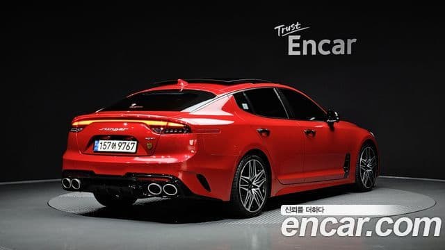 Kia Stinger 2021 — Фото 2/20