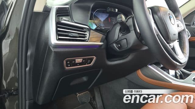 BMW X7 2022 — Şəkil 18/34
