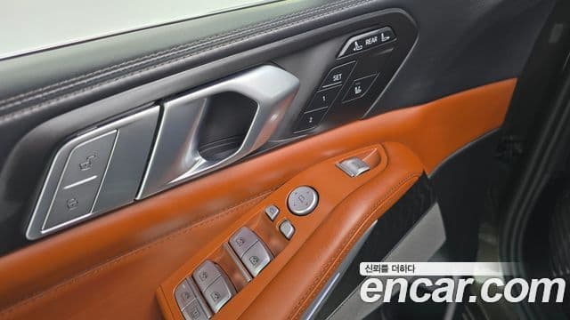 BMW X7 2022 — Şəkil 33/34