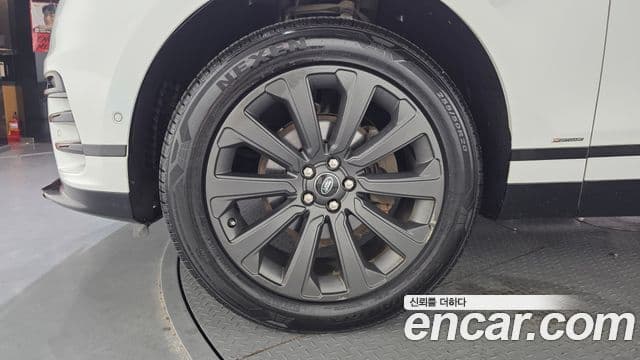 Land Rover Range Rover Velar 2018 — Photo 11/20