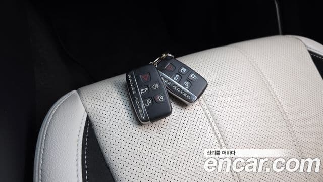 Land Rover Range Rover Velar 2018 — Photo 15/20