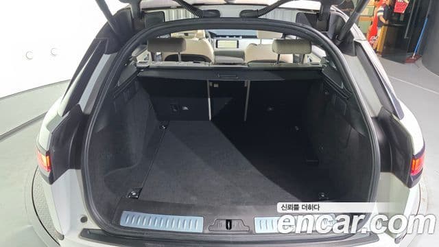 Land Rover Range Rover Velar 2018 — Photo 3/20