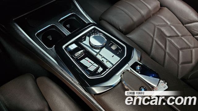 BMW 7 Series 2023 — Şəkil 9/20