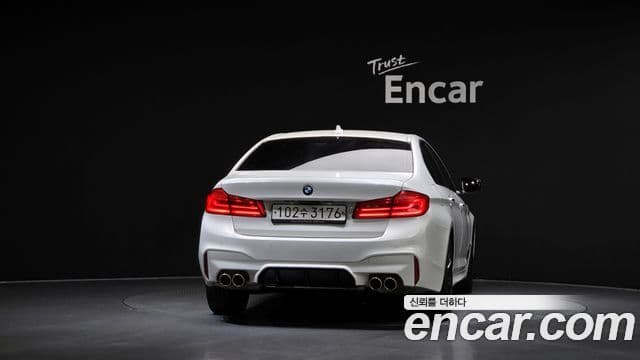 BMW 5 Series 2018 — Фото 4/20