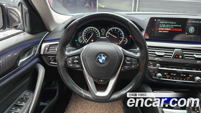 BMW 5 Series 2018 — Фото 13/20