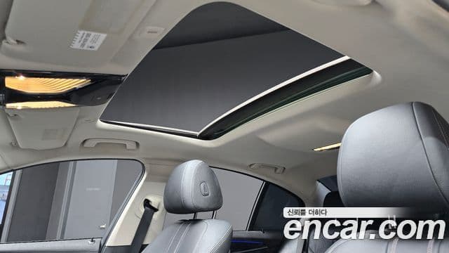 BMW 5 Series 2018 — Фото 18/20