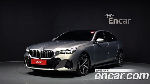 BMW 5 Series 2025 — Фото 1/20