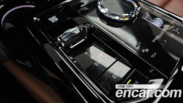 BMW 5 Series 2025 — Фото 9/20