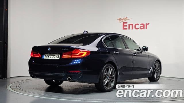BMW 5 Series 2018 — ფოტო 2/20