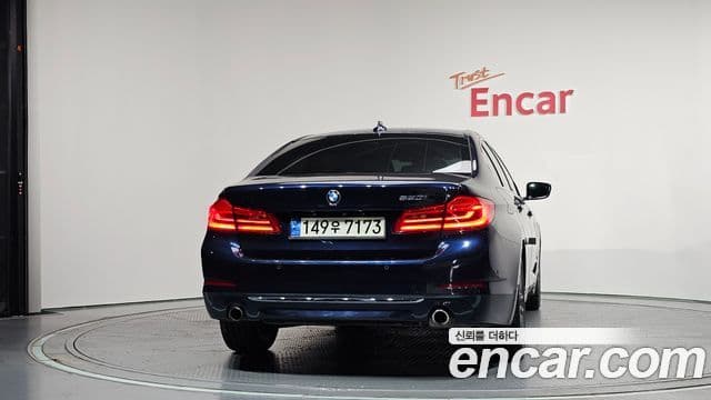 BMW 5 Series 2018 — ფოტო 4/20
