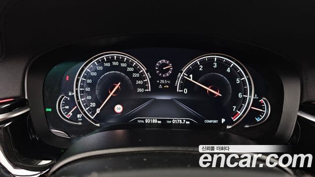 BMW 5 Series 2018 — ფოტო 8/20