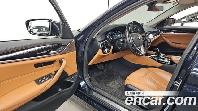 BMW 5 Series 2018 — ფოტო 10/20