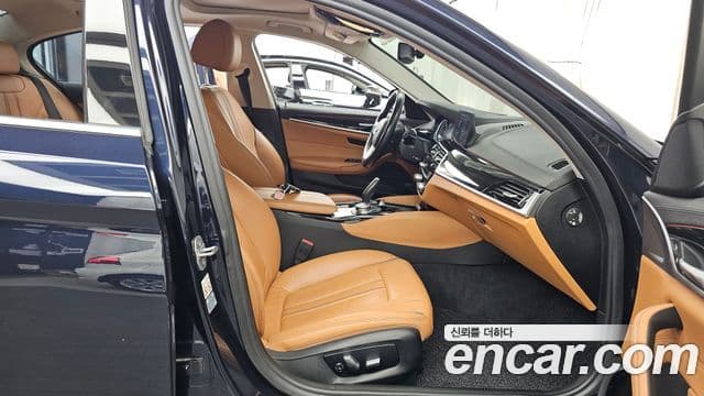 BMW 5 Series 2018 — ფოტო 11/20