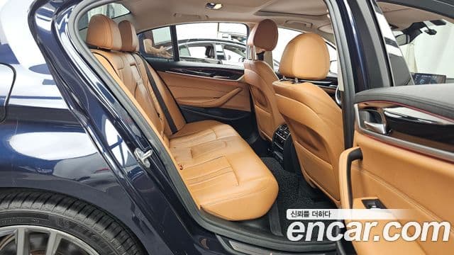 BMW 5 Series 2018 — ფოტო 12/20