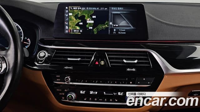 BMW 5 Series 2018 — ფოტო 14/20