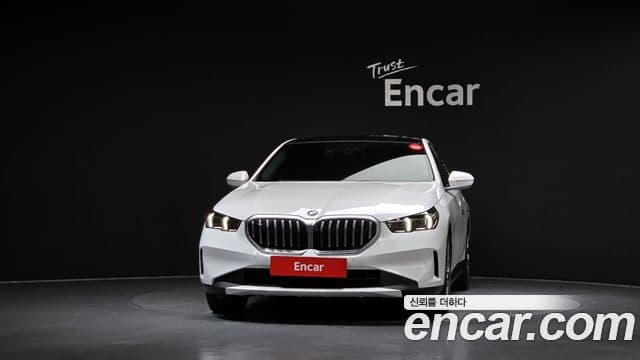 BMW 5 Series 2024 — Photo 16/37
