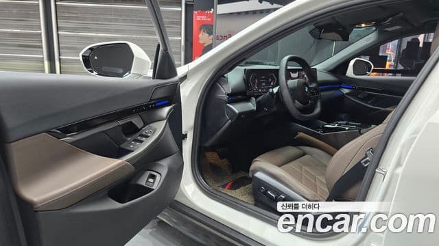 BMW 5 Series 2024 — Photo 34/37