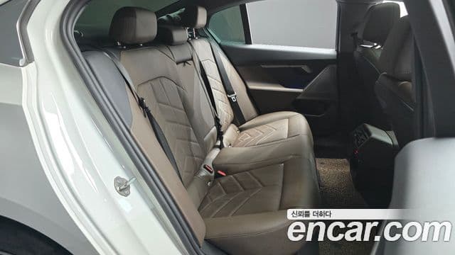 BMW 5 Series 2024 — Photo 19/37