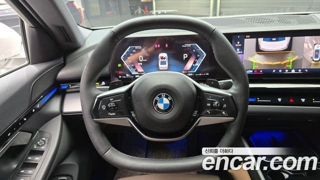 BMW 5 Series 2024 — Photo 21/37