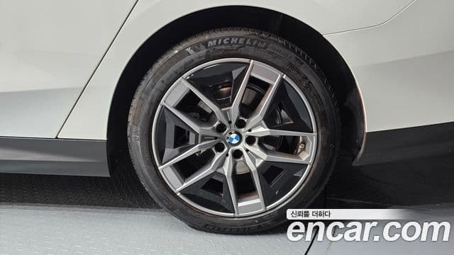 BMW 5 Series 2024 — Photo 22/37