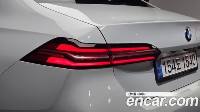 BMW 5 Series 2024 — Photo 15/37