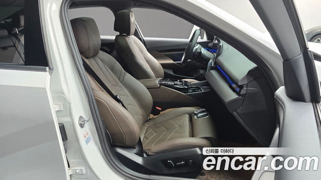 BMW 5 Series 2024 — Photo 28/37