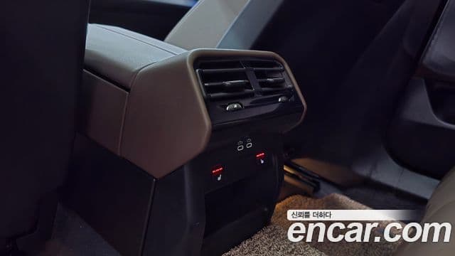 BMW 5 Series 2024 — Photo 10/37