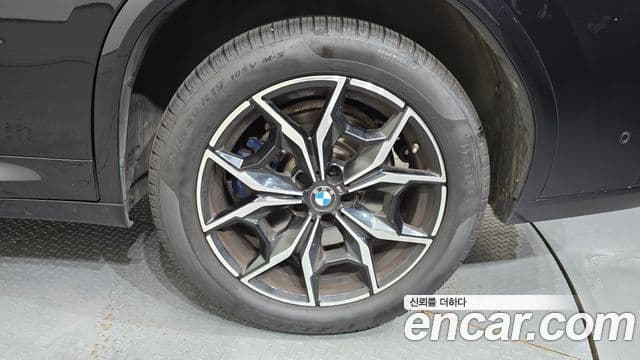 BMW X4 2023 — Photo 17/36