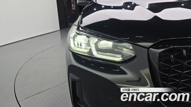 BMW X4 2023 — Photo 23/36