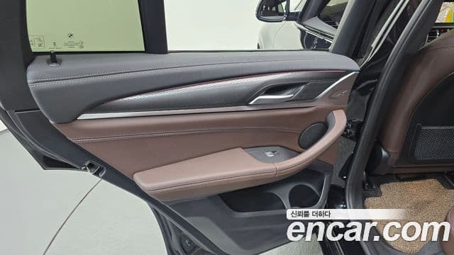 BMW X4 2023 — Photo 13/36