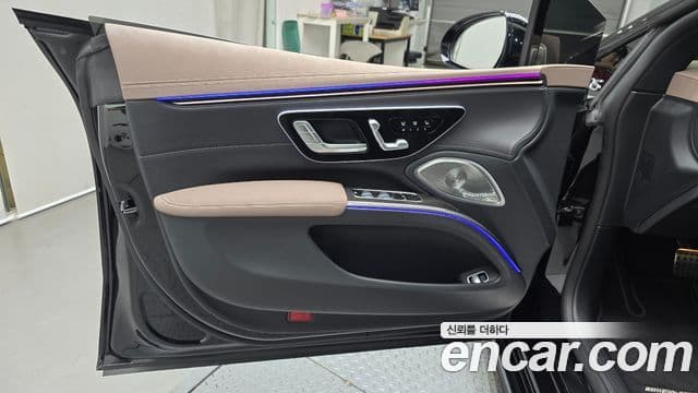 Mercedes-Benz EQS 2022 — Photo 18/31