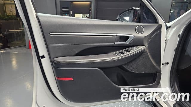 Hyundai Sonata Hybrid 2021 — Photo 22/30