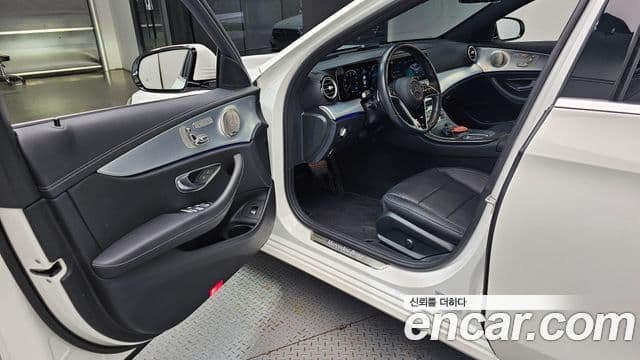 Mercedes-Benz E-Class 2021 — Фото 10/20