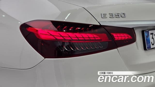 Mercedes-Benz E-Class 2021 — Şəkil 11/33