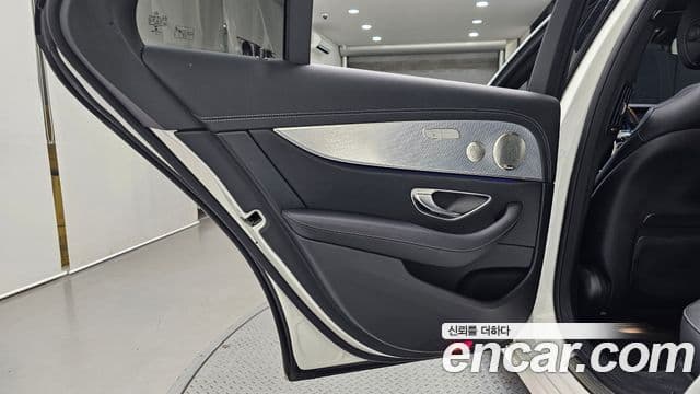 Mercedes-Benz E-Class 2021 — Şəkil 20/33