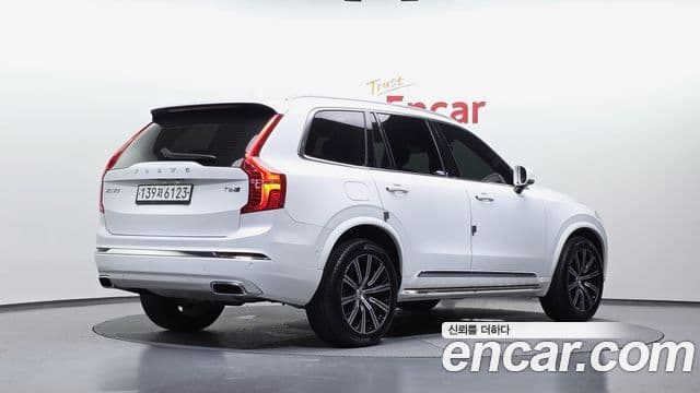 Volvo XC90 2020 — ფოტო 28/36