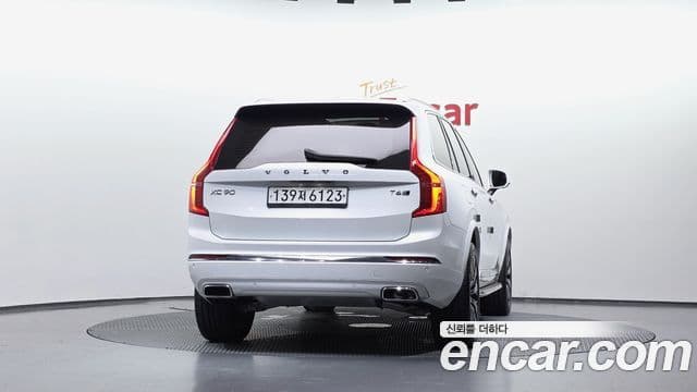 Volvo XC90 2020 — ფოტო 29/36