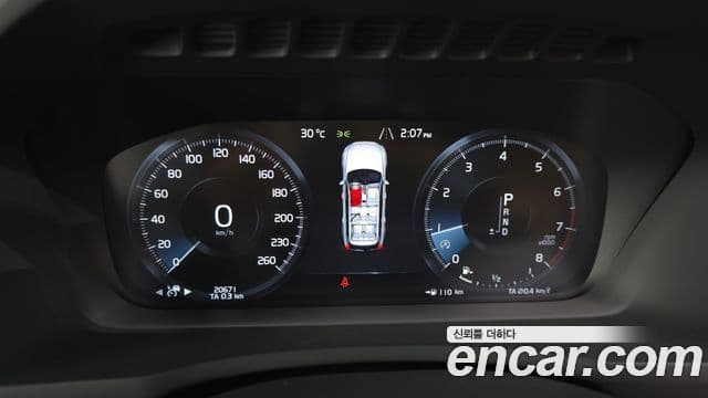 Volvo XC90 2020 — ფოტო 8/36
