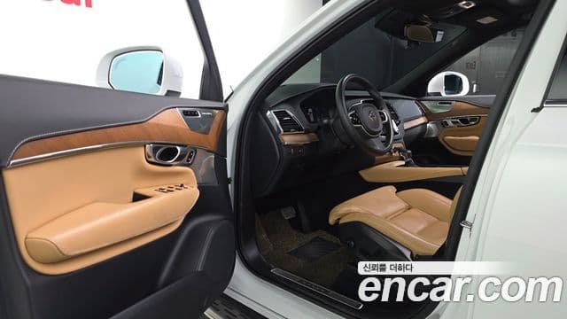 Volvo XC90 2020 — ფოტო 9/36