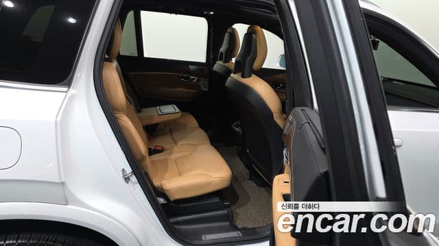 Volvo XC90 2020 — ფოტო 10/36