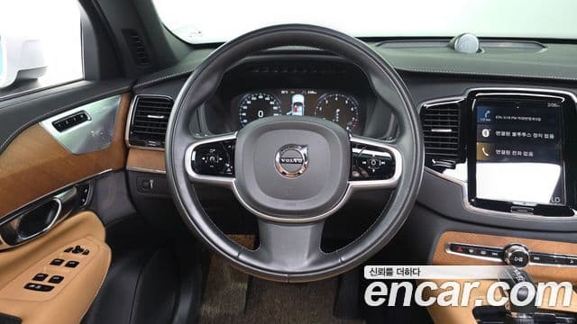 Volvo XC90 2020 — ფოტო 34/36