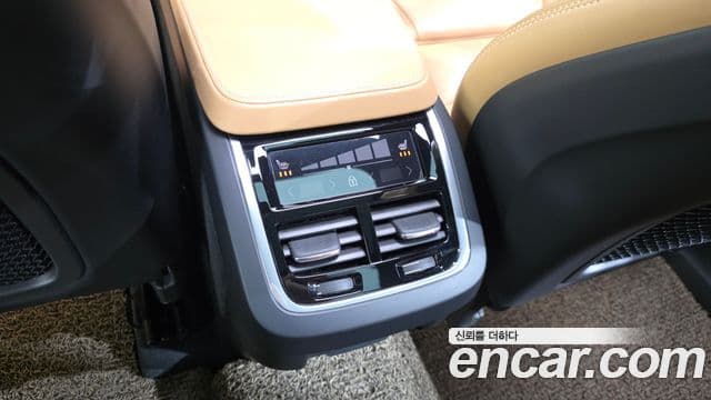 Volvo XC90 2020 — ფოტო 35/36
