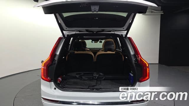 Volvo XC90 2020 — ფოტო 24/36