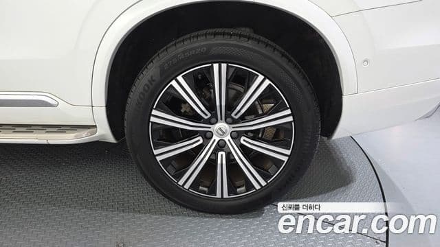Volvo XC90 2020 — ფოტო 11/36