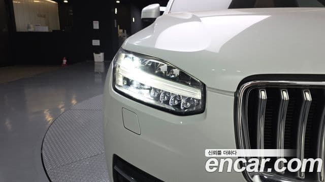 Volvo XC90 2020 — ფოტო 1/36
