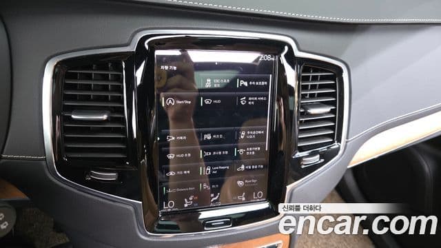 Volvo XC90 2020 — ფოტო 7/36