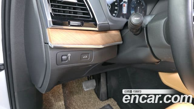 Volvo XC90 2020 — ფოტო 16/36