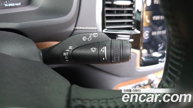 Volvo XC90 2020 — ფოტო 21/36