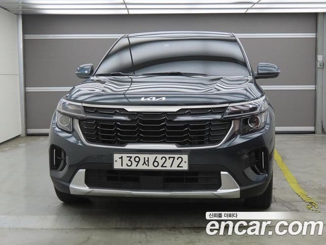 Kia Seltos 2023 — ფოტო 2/20