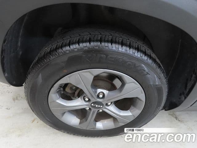 Kia Seltos 2023 — ფოტო 4/20